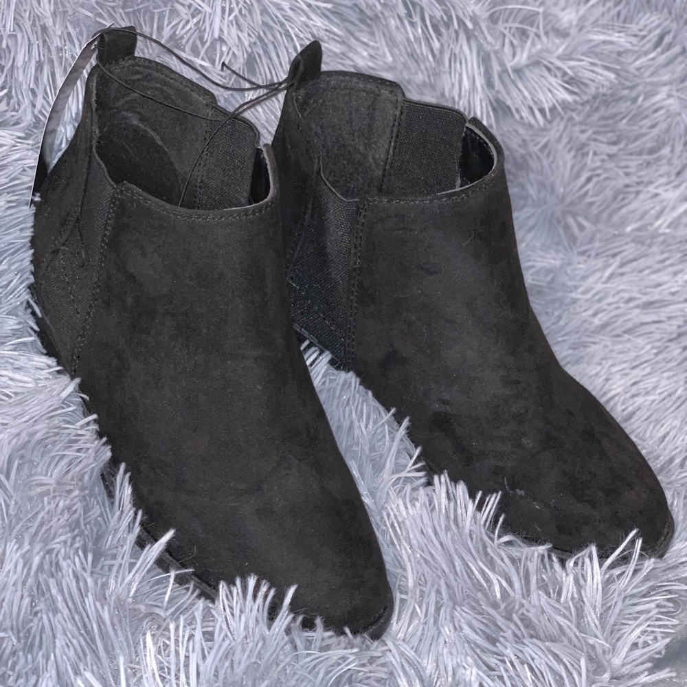 Black Chelsea Boot (Women’s SZ 5)